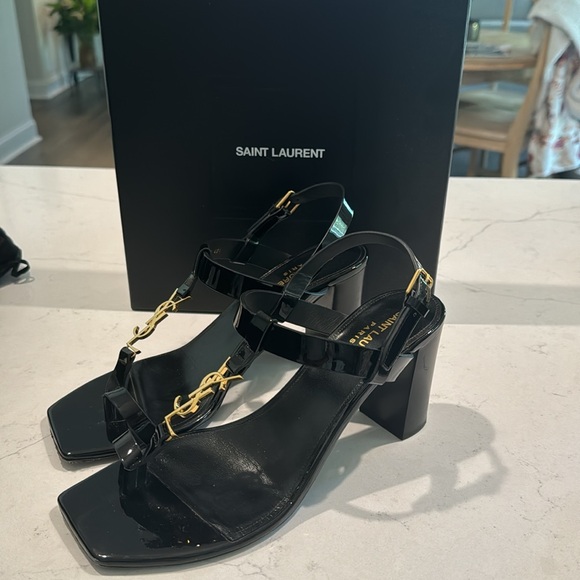 Saint Laurent Cassandra logo-embellished leather sandals - Picture 4 of 9